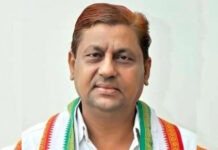 प्रधान पाठक आत्महत्या मामले में पुलिस ने पूर्व मंत्री अकबर के खिलाफ केस किया दर्ज