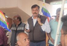 दिगंबर जैन मुनि 108 पूज्य धर्म सागर जी महाराज एवं 108 पूज्य श्री भावसागर जी महाराज का मंगल प्रवेश गुरु नानक चौक से हुआ