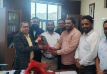 NHM कर्मचारी संघ ने नए स्वास्थ्य संचालक संजीव झा से की सौजन्य भेंट