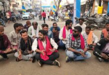 तमनार में महिला पुलिसकर्मी पर बर्बरता के विरोध में जोगी कांग्रेस का प्रदर्शन, मंत्री-सीएम के पुतले का किया दहन