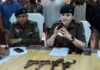 पुलिस ने पिस्टल और कट्टा दिखाकर लोगो को डराने वाले गुण्डा बदमाश गिरफ्तार
