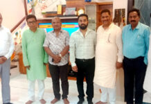 विधायक, पूर्व विधायक एवं आयोग के पूर्व सदस्य ने अनीस खान के निवास पहुंचकर ईद की शुभकामनाएं दीं