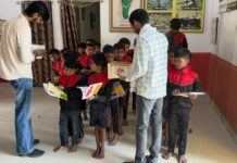 पनेका आश्रम में एनएसयूआई ने 56वें स्थापना दिवस पर किया सेवा कार्यक्रम, छात्रों को बांटे कॉपी-पेन