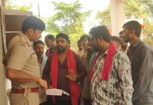 चिखली थाने में प्रार्थी को इंसाफ दिलाने शमसुल आलम ने किया शांतिपूर्ण प्रदर्शन