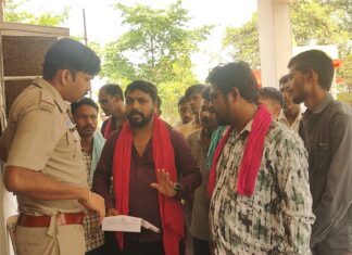 चिखली थाने में प्रार्थी को इंसाफ दिलाने शमसुल आलम ने किया शांतिपूर्ण प्रदर्शन