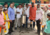भीषण गर्मी में राहगीरों को मिली राहत, विहिप-बजरंग दल ने पिलाया आम पना