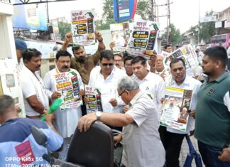 महावीर चौक में कांग्रेसजनों का आक्रामक प्रदर्शन, आम लोगों से संवाद कर गिनाईं महंगाई की मार
