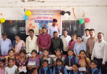 डिलापहरी स्कूल में शाला प्रवेश उत्सव, तिलक लगाकर हुआ नवप्रवेशी बच्चों का स्वागत