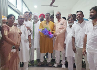 प्रदेश कांग्रेस महामंत्री शाहिद भाई के कार्यालय पहुंचे नेता प्रतिपक्ष महंत, कार्यकर्ताओं से की भेंट-मुलाकात