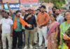 बरसते पानी के बीच फूटा राजपूत समाज का गुस्सा : मानव मंदिर चौक पर फूंका गृह मंत्री का पुतला, फास्ट ट्रैक कोर्ट और बुलडोजर कार्रवाई की मांग