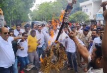 छात्रों की आवाज दबाने के लिए राहुल गांधी समेत विपक्षी नेताओं पर पुलिस कार्रवाई लोकतंत्र पर हमला : कांग्रेस