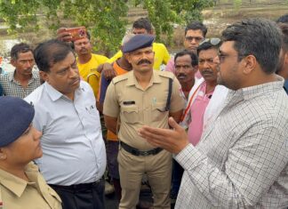 पहली बारिश में बह गया भ्रष्टाचार का पुल, दोषियों पर एफआईआर हो : जितेंद्र मुदलियार