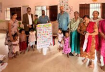ऑल वॉलंटरी एसोसिएशन ने कबीर नगर आंगनवाड़ी में बांटी शैक्षणिक सामग्री