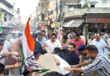 जांच एजेंसियों के दुरुपयोग के खिलाफ कांग्रेस का उग्र प्रदर्शन, पुलिस से झूमाझटकी के बीच प्रधानमंत्री व मुख्यमंत्री का पुतला दहन