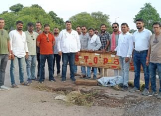 ट्रिपल इंजन सरकार में विधानसभा अध्यक्ष के निर्वाचन मुख्यालय की सड़कें भी बदहाल : जितेन्द्र मुदलियार