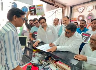 जयस्तंभ चौक से शुरू हुआ कांग्रेस का हस्ताक्षर अभियान, पहले दिन 227 लोगों ने दिया समर्थन