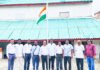 मसीह समाज ने फहराया तिरंगा, पर्यावरण संरक्षण के लिए कब्रिस्तान परिसर में किया पौधरोपण