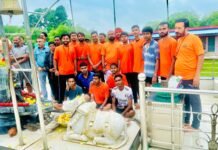 लगभग 30 किलोमीटर की यात्रा कर तीसरे सोमवार को डाक बम मोहरा शिवनाथ नदी से ग्राम छिपा लोधेश्वर महादेव पहुंचे