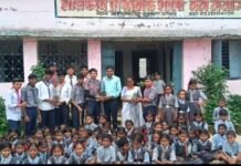 डाॅ.अंबेडकर ओपन रोवर क्रू द्वारा वृक्षारोपण करने लोगो को कर रहे जागरूक