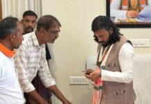 कौशल विकास मंत्री गुरु खुशवंत साहेब से डॉ. हेमशंकर जेठमल साहू ने की सौजन्य भेंट