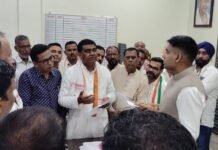 जनहित के मुद्दों को लेकर जिला कांग्रेस ने कलेक्टर को सौंपा ज्ञापन