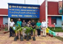 गणेश चतुर्थी पर नवोदय विद्यालय में वृक्षारोपण, भूतपूर्व छात्रों और बच्चों ने लगाए नारियल के पौधे