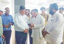 कांग्रेस नेता आसिफ अली ने डीआरएम से अंडरब्रिज निर्माण में तेजी लाने की मांग रखी