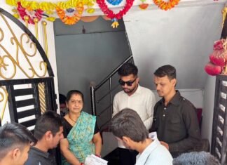 बिजली के बढ़े दामों के खिलाफ कांग्रेस का हस्ताक्षर अभियान, घर-घर पहुंचकर जुटाया जनसमर्थन