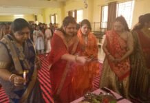 संस्कार सिटी कॉलेज में गरबा-डांडिया की धूम, भजनों से भक्तिमय हुआ माहौल