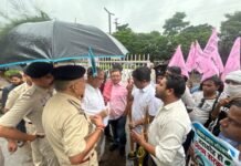 नवीन और शमशुल के नेतृत्व में रायपुर में गूंजा स्वच्छता का मुद्दा, झाड़ू थामकर नगर निगम पर बोला धावा