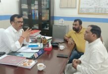 रेलवे के लिखित आश्वासन को अमल में लाने फिर पहुंचे आसिफ अली